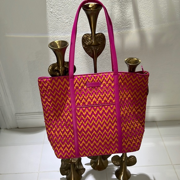 Vera Bradley Handbags - VERA BRADLEY XL ZIGGY ZAGS TOTE